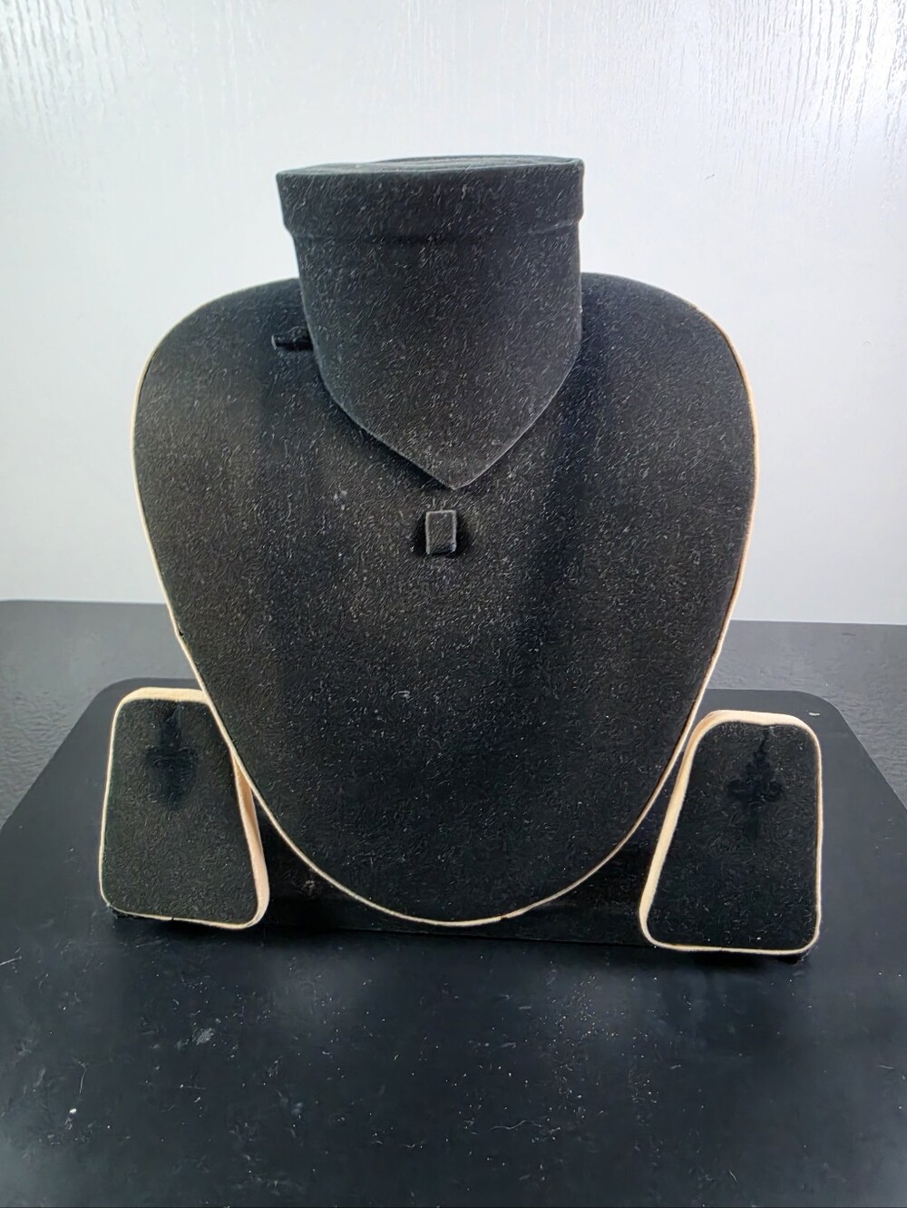 Black Jewelry Display Bust Stand for Necklace Presentation